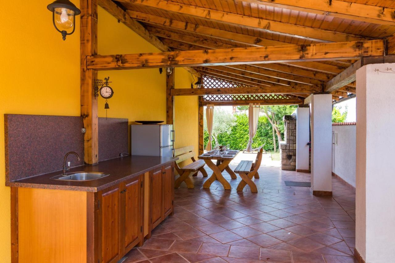 Villa Nada Buje Exterior foto