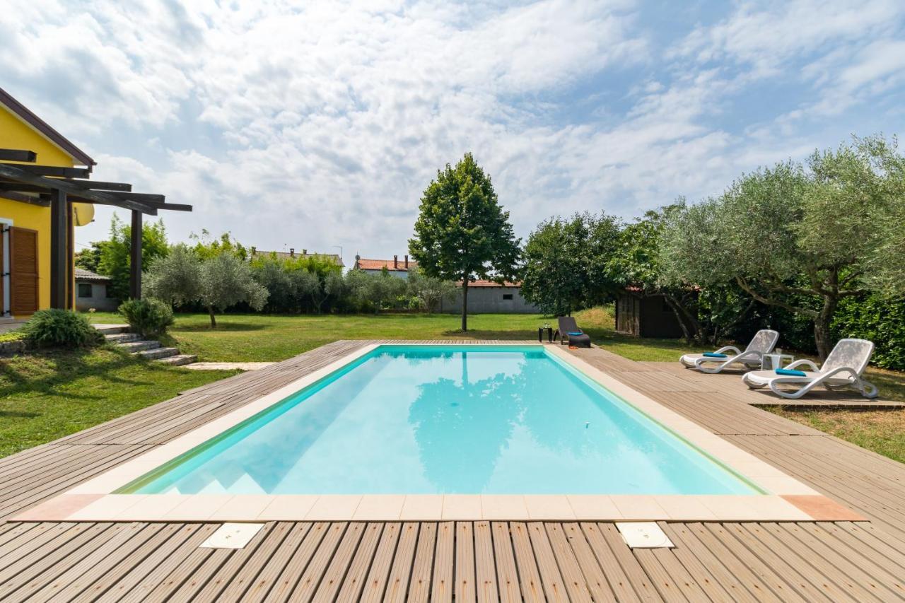 Villa Nada Buje Exterior foto
