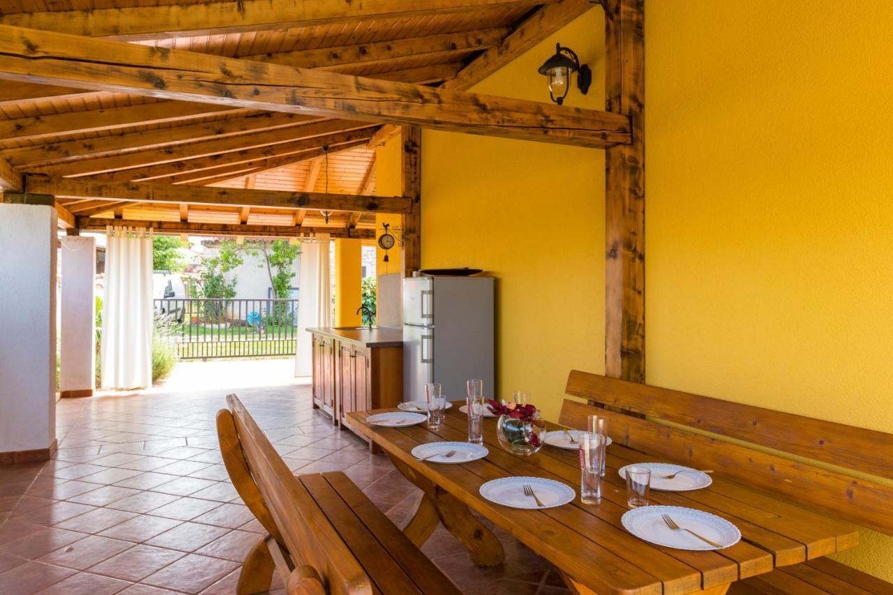 Villa Nada Buje Exterior foto
